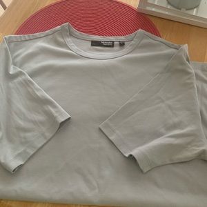 Simple gray tee shirt.